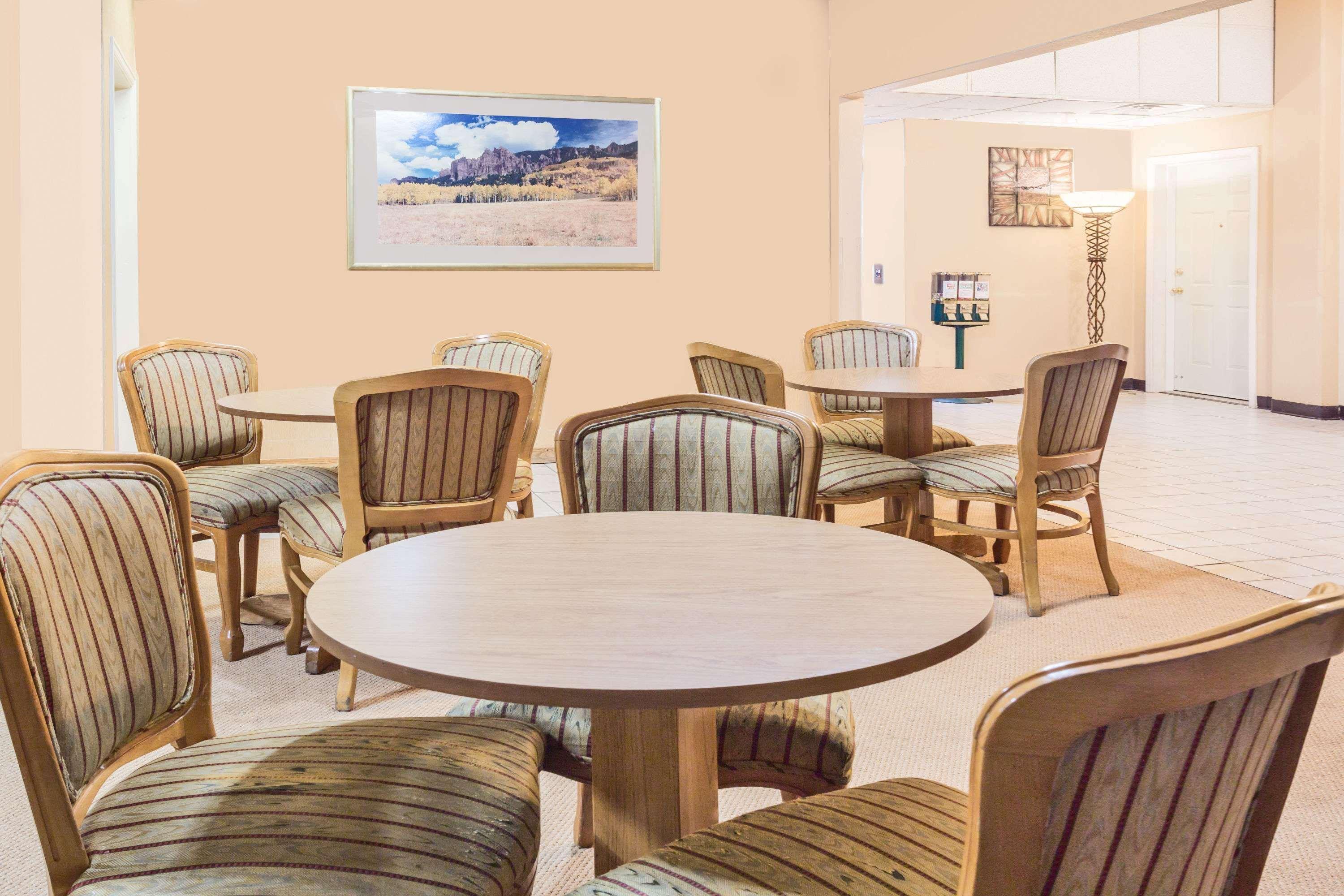 ซูเปอร์ 8 บาย วินด์แฮม โคโลราโดสปริงส์ การ์เดน ออฟ เดอะ ก็อดส์ Hotel ภายนอก รูปภาพ